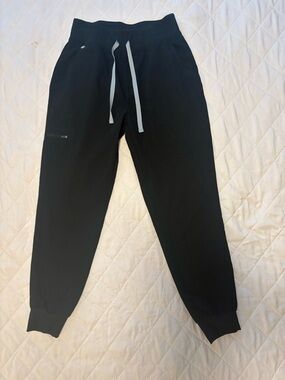 FIGS Technical Collection Scrubs